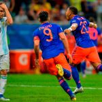 Los jugadores de Colombia celebran uno de los dos goles anotados ante Argentina