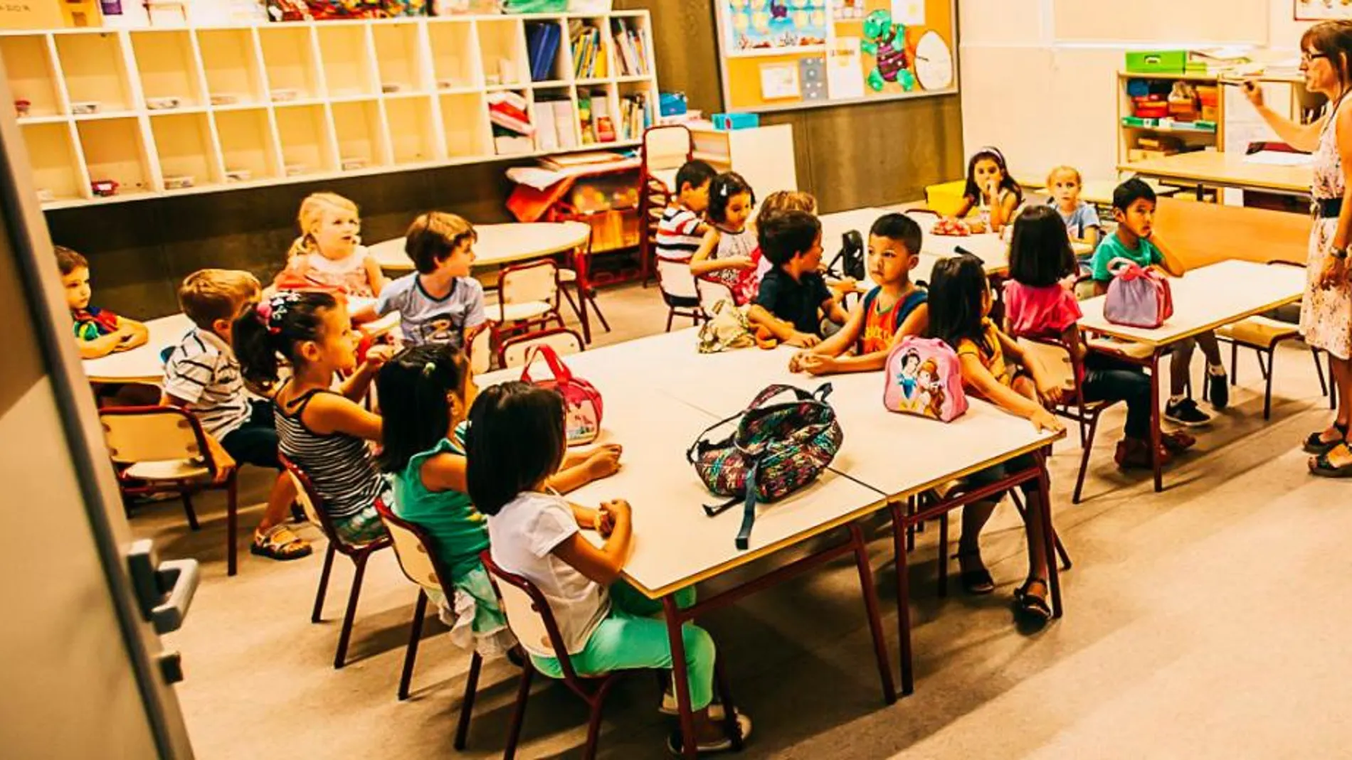 FSIE ha propuesto, entre los diferentes puntos presentados en Les Corts, que la totalidad de plazas escolares de dos a tres años sea gratuita (KIKE TABERNER)