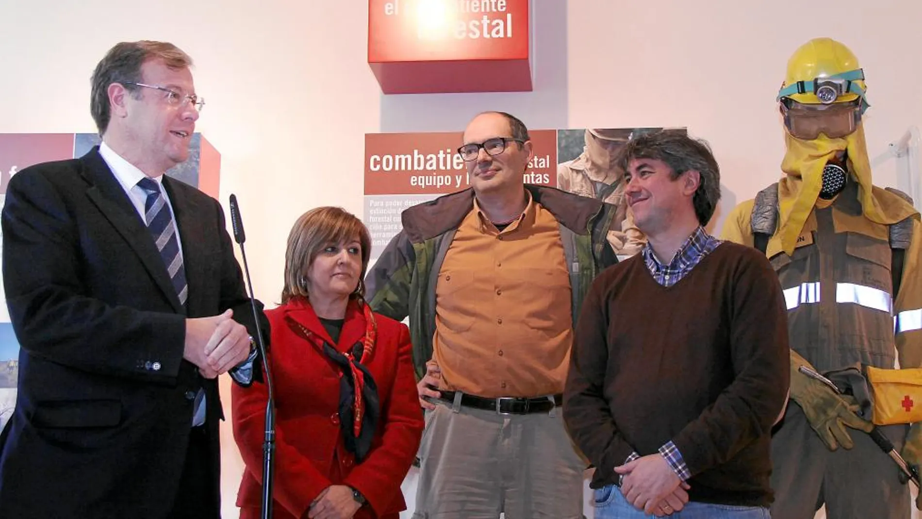 Antonio Silván visita a los alumnos que cursan el Máster en Incendios Forestales