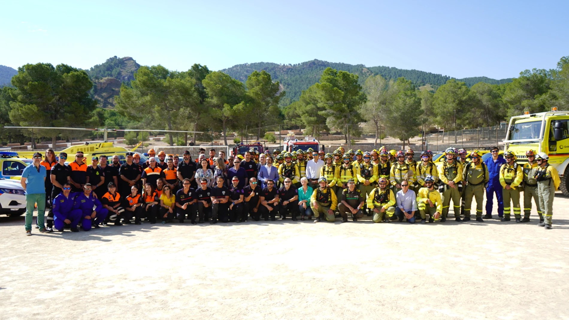 Más de 500 personas conforman el dispositivo especial diario en la lucha contra los incendios en la Región, con bomberos, agentes de la Guardia Civil y Protección Civil, entre otros