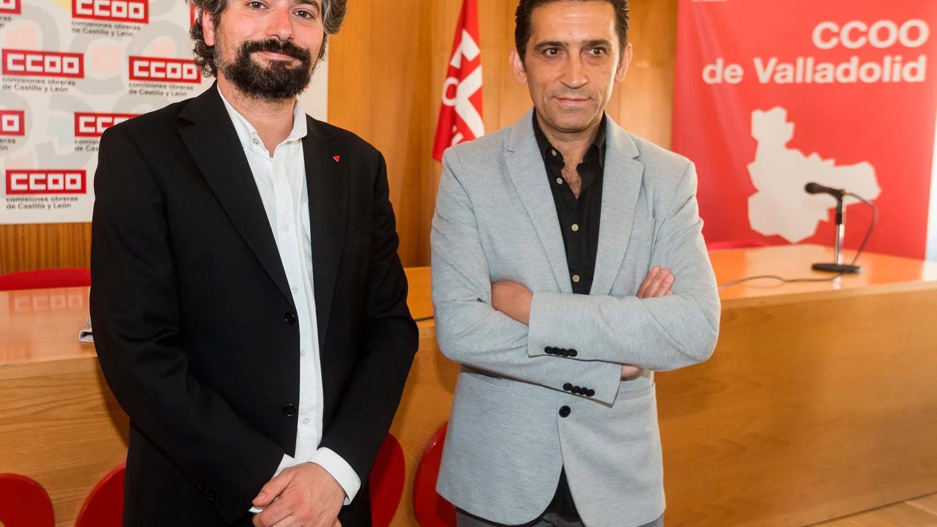 El candidato de IU-Castilla y León en Marcha, José Sarrión, junto al secretario regional de CCOO, Vicente Andrés