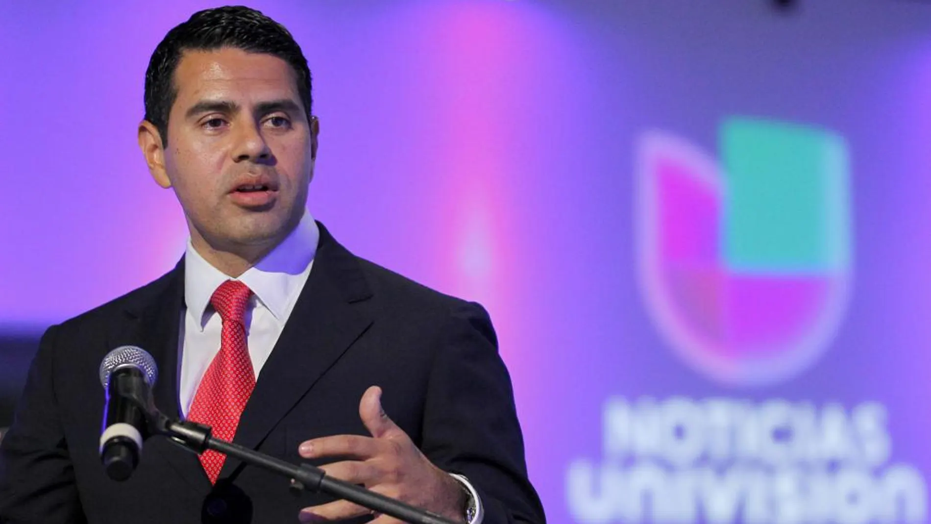 El presidente de Univisión Networks, Cesar Conde, durante la apertura de una nueva redacción en Florida.