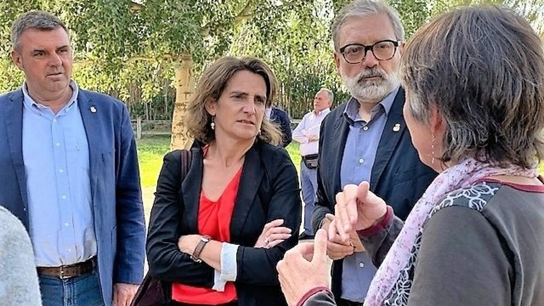 La ministra de Transición Ecológica, Teresa Ribera (PSOE), junto al alcalde de Lérida, Fèlix Larrosa (PSC)