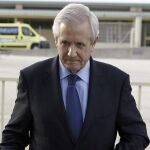 El abogado Javier Gómez de Liaño tras su reunión en la prisión madrileña de Soto del Real con el ex tesorero del PP Luis Bárcenas