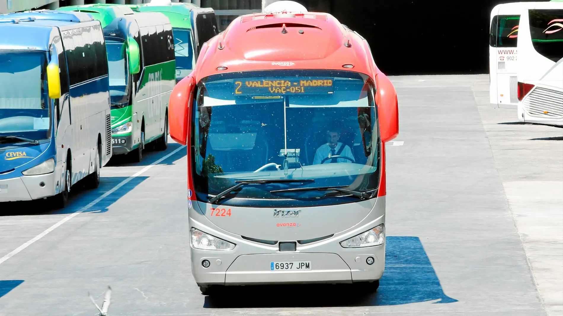 Los autobuses de largo recorrido son el medio de transporte interurbano más usado, por encima del avión y del tren / Foto: Rubén Mondelo