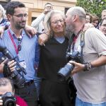 Annie Leibovitz se vio sorprendida por el cariño de los reporteros gráficos en Oviedo
