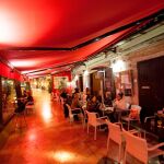 Las pyme del ocio denuncian «actuaciones injustas» contra la hostelería como consecuencia de la «incapacidad» para acabar con las prácticas y actividades ilegales «que son las que provocan las quejas. ARCHIVO