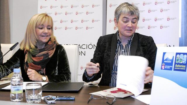Isabel Carrasco y Ana González informan de la estación de esquí
