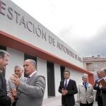 El consejero de Fomento, Antonio Silván, junto a García Nieto, en su visita a la nueva Estación de Autobuses