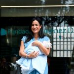 La candidata de Ciudadanos a la Alcaldía de Madrid, Begoña Villacís, a su salida este lunes de la Fundación Jiménez Díaz donde dio a luz a una niña