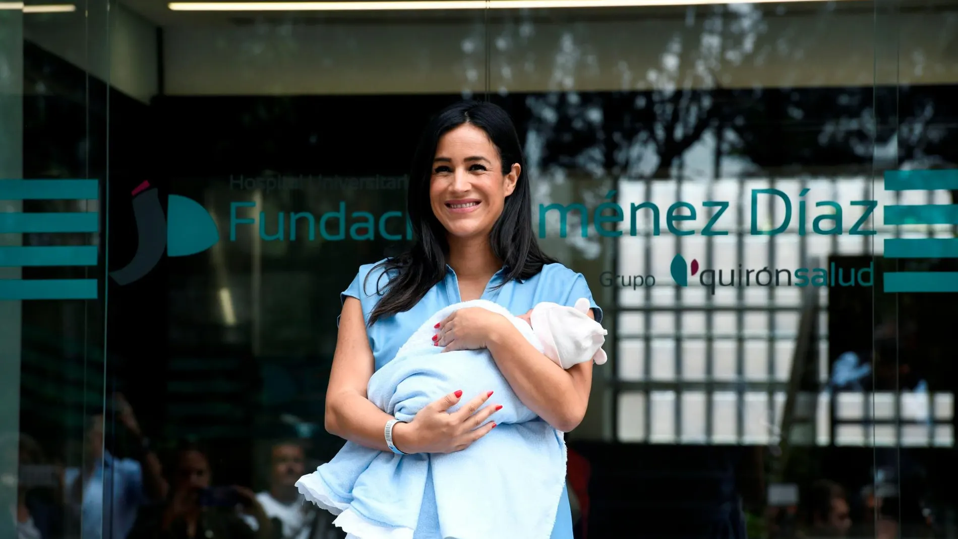 La candidata de Ciudadanos a la Alcaldía de Madrid, Begoña Villacís, a su salida este lunes de la Fundación Jiménez Díaz donde dio a luz a una niña