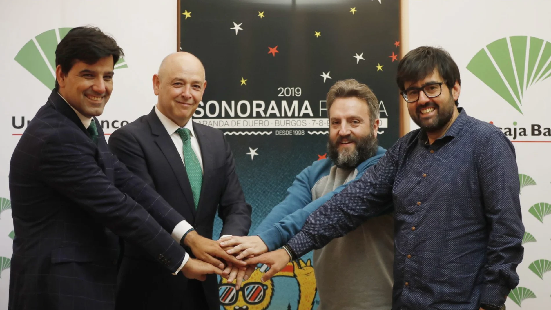 Fernando Ríos y Manuel Rubio firman el acuerdo con Luis Alberto Cuéllar