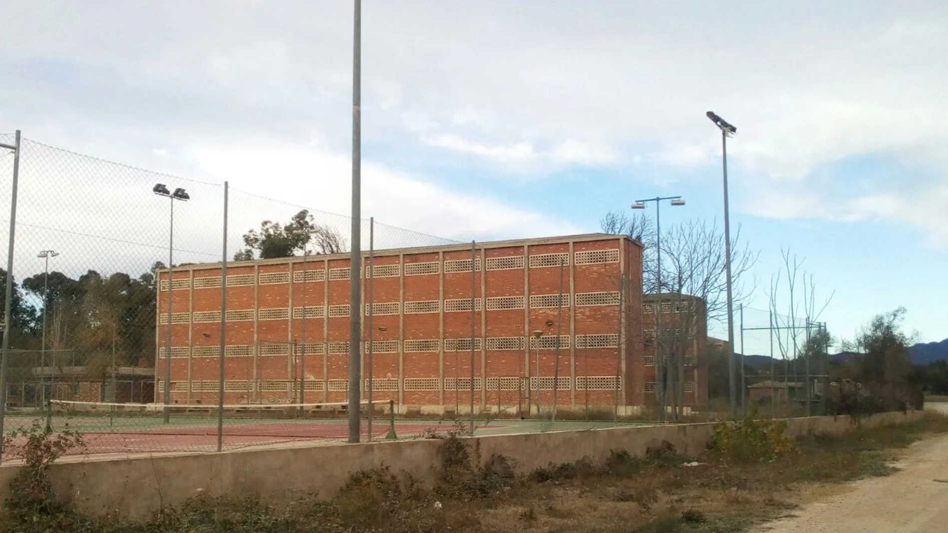 El edificio en el que se ha previsto instalar el centro de menores en Llíria tiene aluminosis. La Generalitat considera que se puede adecuar mediante una rehabilitación, pero los técnicos advierten de que sería más segura su demolición