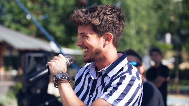 Carlos Right: "Mi atracción es ver la sonrisa de la gente cuando canto"