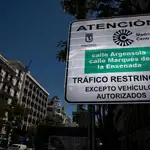 Señal de advertencia en uno de los accesos a Madrid Central