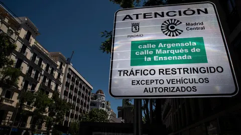 Señal de advertencia en uno de los accesos a Madrid Central