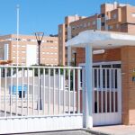El club se halla en Sevilla Este y fue creado en 2002; entre socios y usuarios, lo utilizaban 700 familias