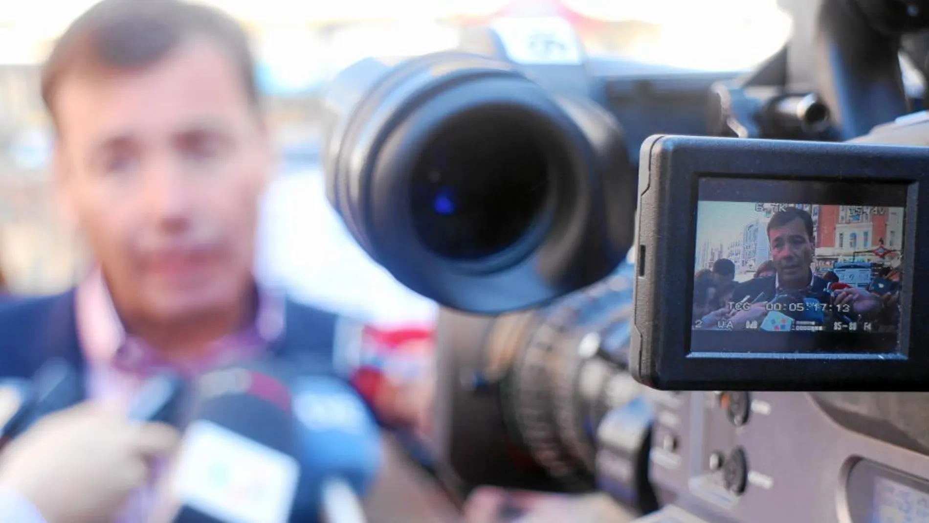 Gómez, en la imagen en la consulta sanitaria de mayo, ofreció una rueda de prensa para informar sobre el burofax, apuntan los denunciantes