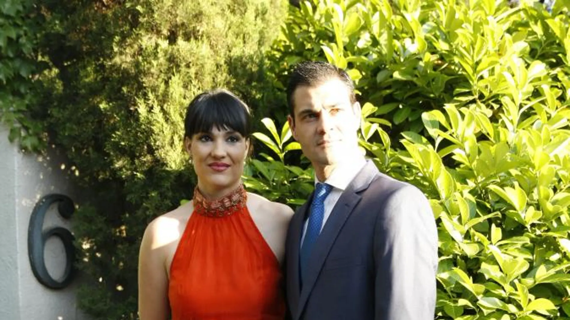 Irene Villa y su marido, invitados a la boda de Marina Castaño y Enrique Puras.