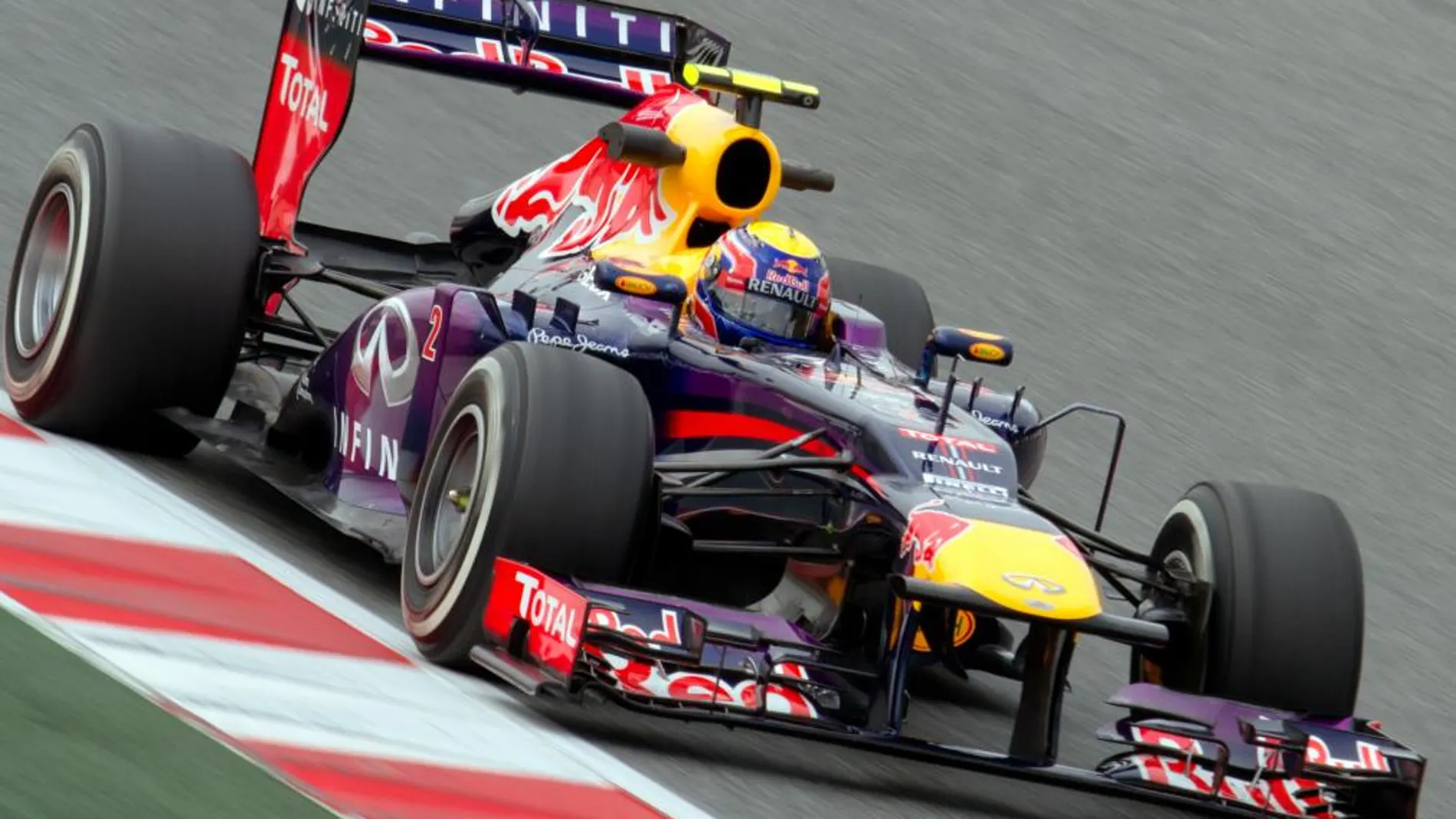 Webber aprovechó los problemas mecánicos de Vettel con el Kers para conseguir la "pole"