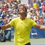 Rafa Nadal celebra su triunfo en la final ante el estadounidense John Isner