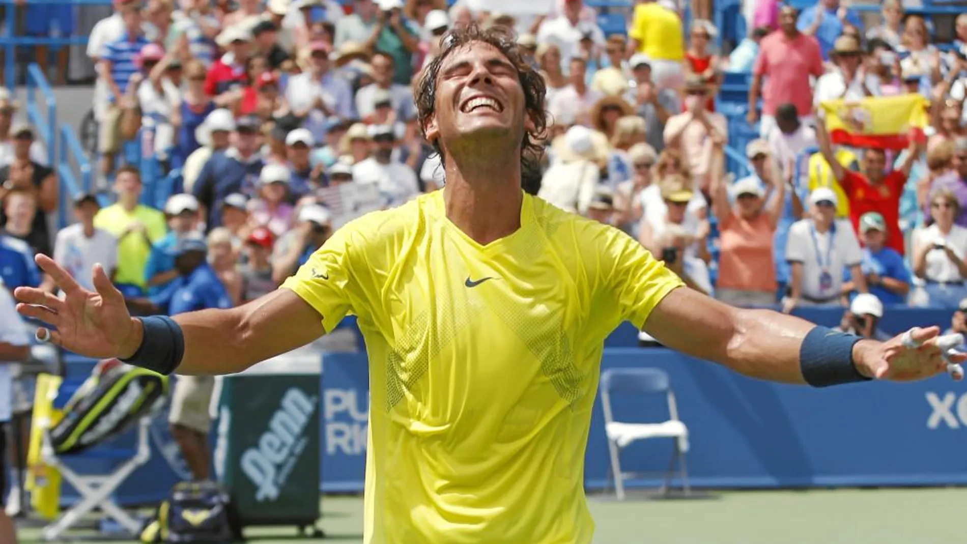 Rafa Nadal celebra su triunfo en la final ante el estadounidense John Isner
