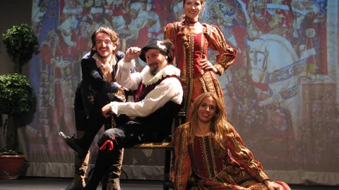 Pilu Fontán (Premio a la Mejor Actriz), Rossana del Carpio, Alberto Baño, y José Olmos son los cuatro actores que interpretan «La dama boba». Victoria Savelieva destaca de ellos su capacidad para profundizar en la obra, que hace que, conforme pasan los años, la representación tenga cada vez más vida y dinamismo. LA RAZÓN / MER