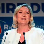Marine Le Pen durante su comparecencia ante los medios de comunicación