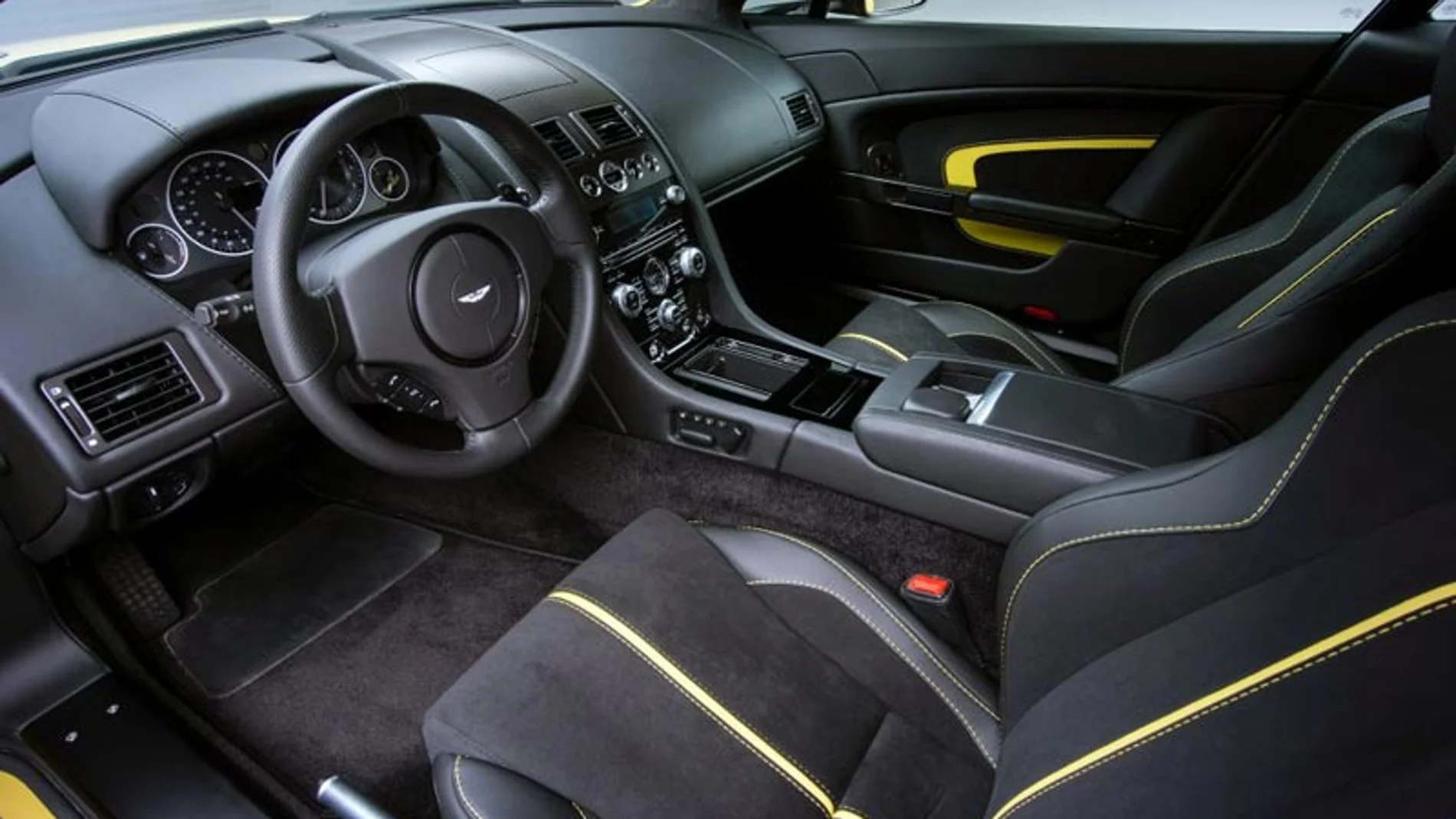 Aston Martin V12 Vantage S, elegancia a la máxima potencia