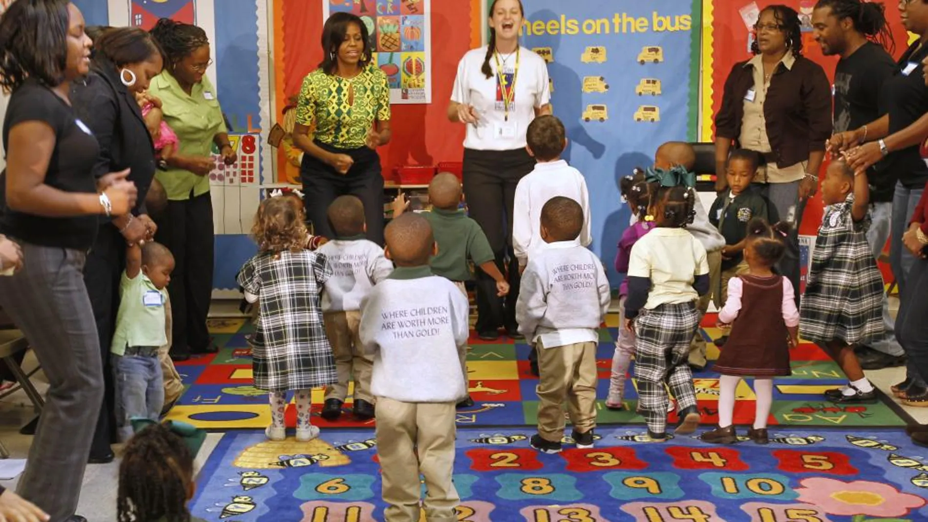 Michelle Obama participa en un proyecto para combatir la obesidad en los niños