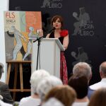 Elvira Lindo, durante la conferencia inaugural de la Feria del Libro de Sevilla / Foto: Ke-Imagen
