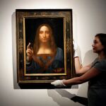 El “Salvator Mundi”, de Leonardo da Vinci, antes de ser subastado / Foto: Ap