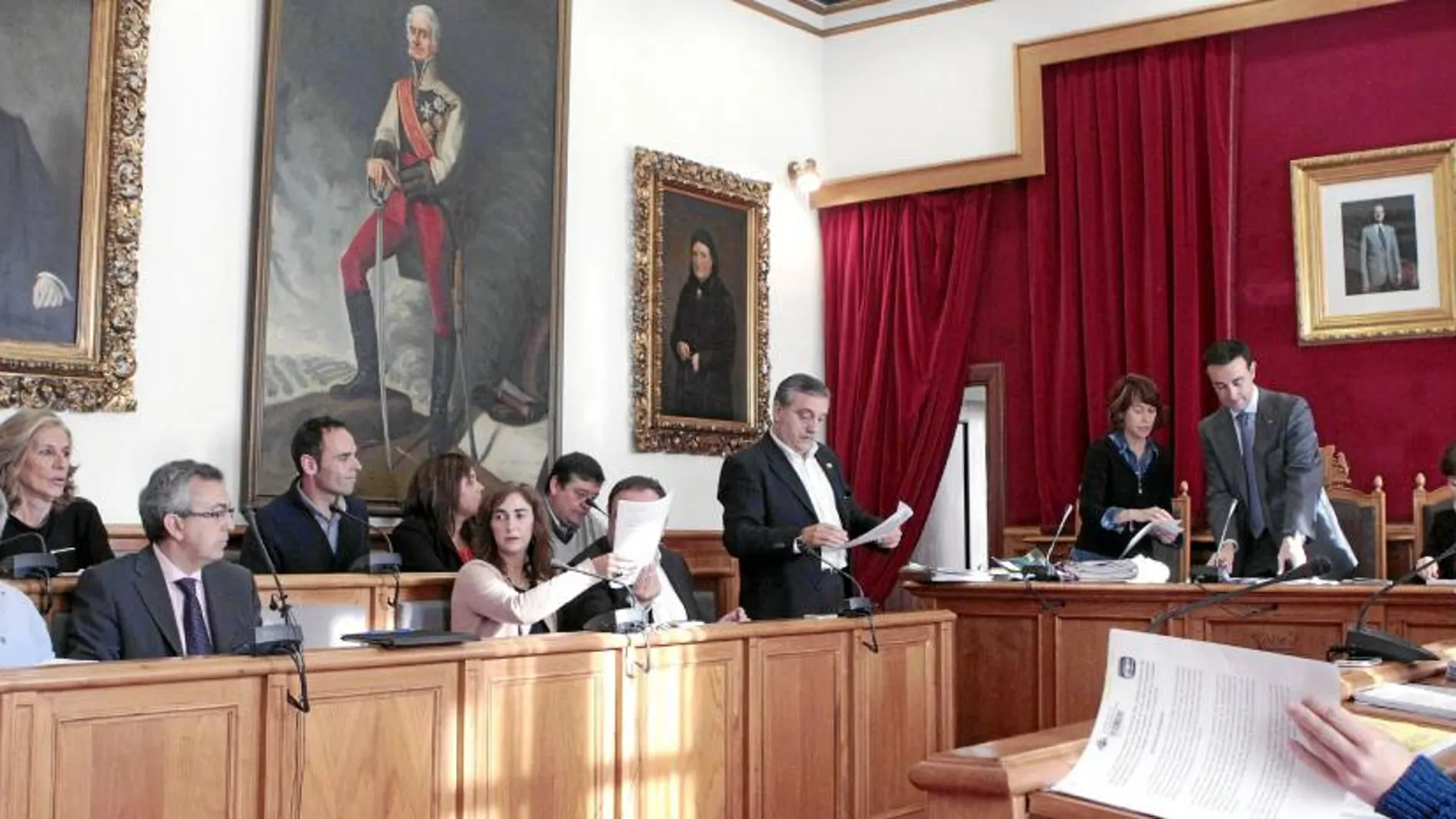 Pleno del Ayuntamiento de Portugalete, que ayer rechazó someter a votación el nombramiento del etarra Piriz como persona non grata