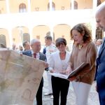 El subsecretario de Defensa, Alejo de la Torre, inaugura la muestra junto a la delegada del Gobierno, Mercedes Martín; la subdirectora de Publicaciones del Ministerio de Defensa, Margarita García; el subdelegado en Valladolid, Emilio Álvarez y el general José Rivas Moriana