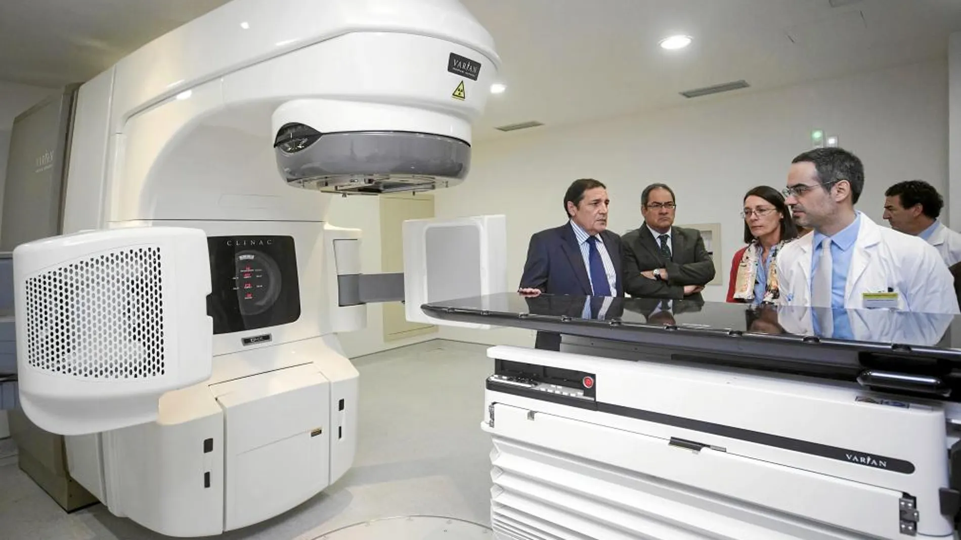 El consejero de Sanidad, Antonio María Sáez Aguado, visita el Hospital de Burgos