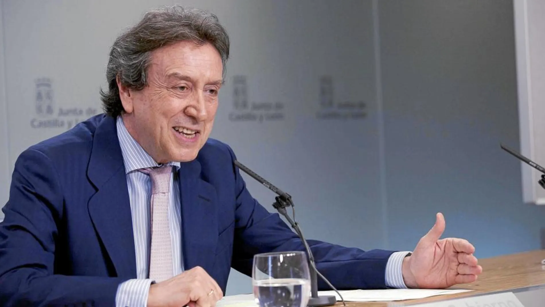 El portavoz, José Antonio de Santiago-Juárez, explica los acuerdos aprobados por el Consejo de Gobierno