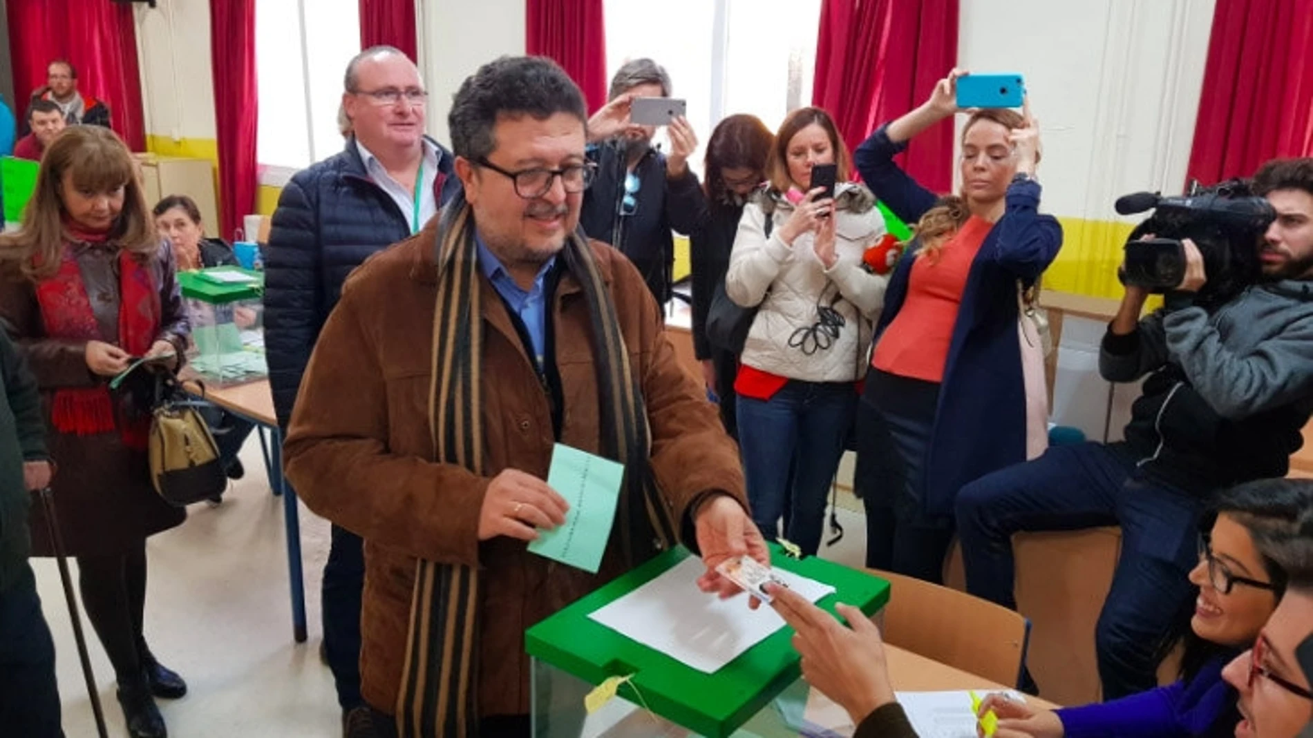El portavoz de Voz en Andalucía, Francisco Serrano, en las elecciones andaluzas del 2D en la que la formación logró 12 escaños /Foto: EFE