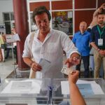 El candidato de Adelante Cádiz a la Alcaldía, José María González ‘Kichi’ acude a votar