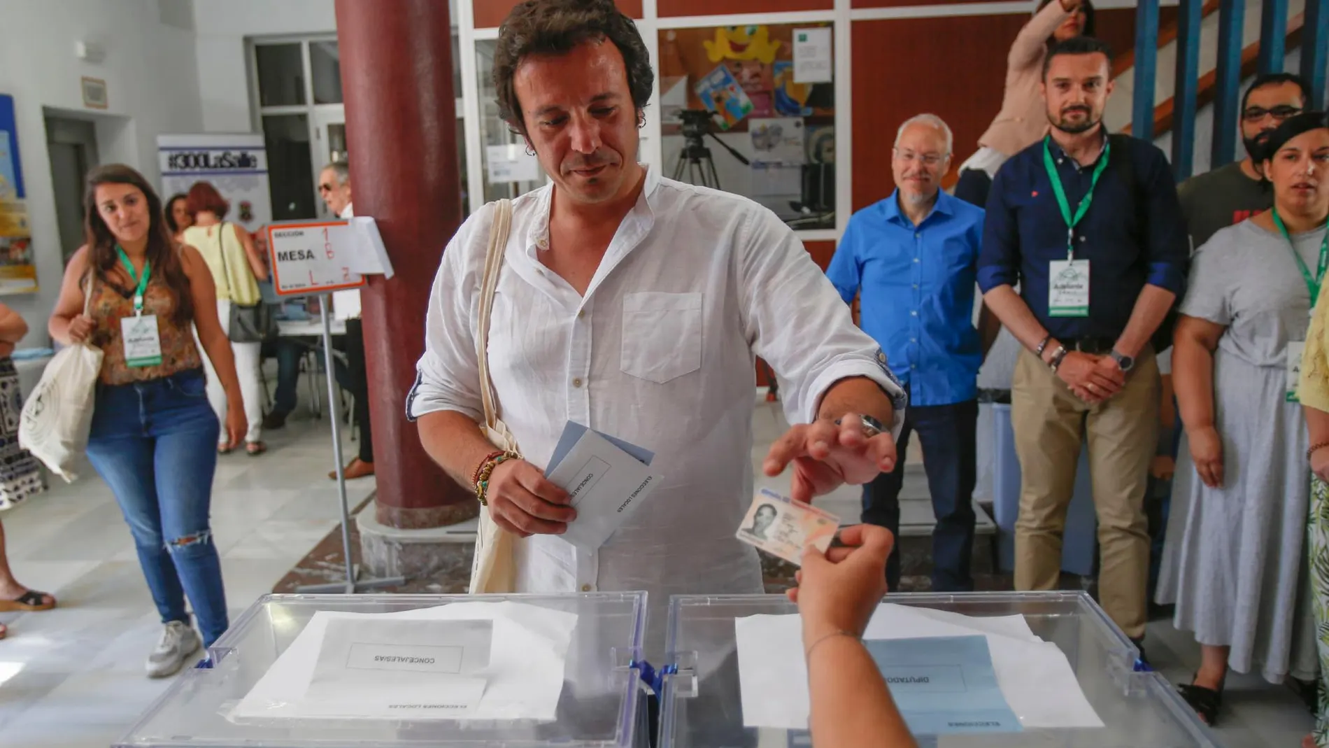 El candidato de Adelante Cádiz a la Alcaldía, José María González ‘Kichi’ acude a votar