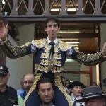 Jiménez Fortes inaugura la Puerta Grande del coso de Cuatro Caminos