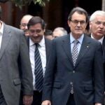 Artur Mas, Pere Navarro, Oriol Junquera, Ferran Ruiz Tarrragó, y la consellera de Enseñanza, Irene Rigau, entre otros, a su llegada a la cumbre del Consejo Escolar de Cataluña