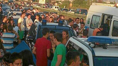 La A-92 tuvo que ser cortada varias horas por la invasión de los asistentes a la fiesta