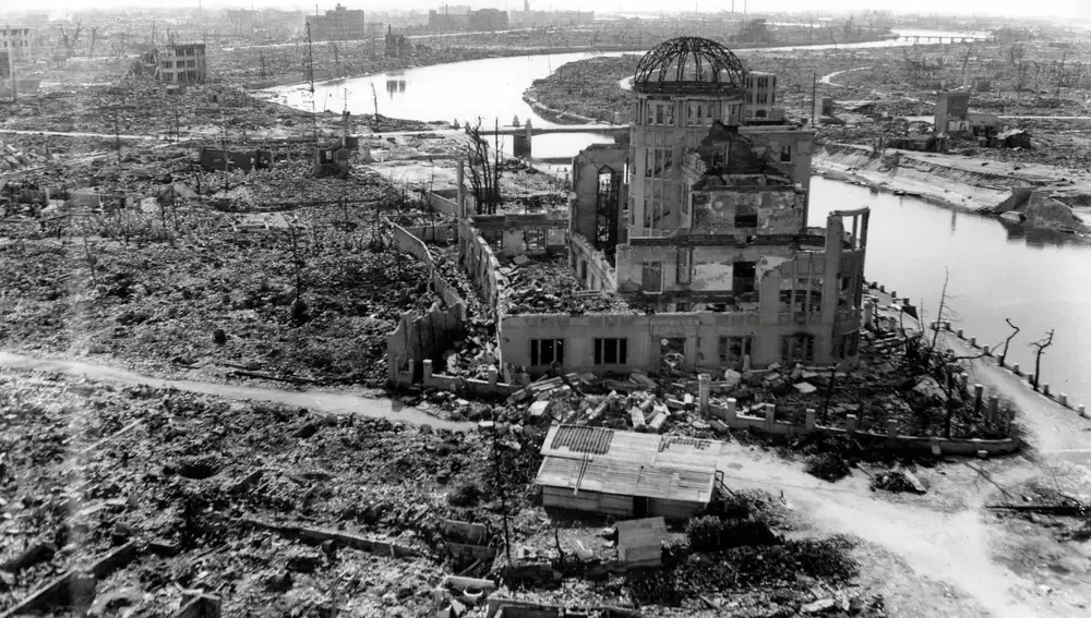 La bomba de Hiroshima tenía una potencia de 15 kilotones.