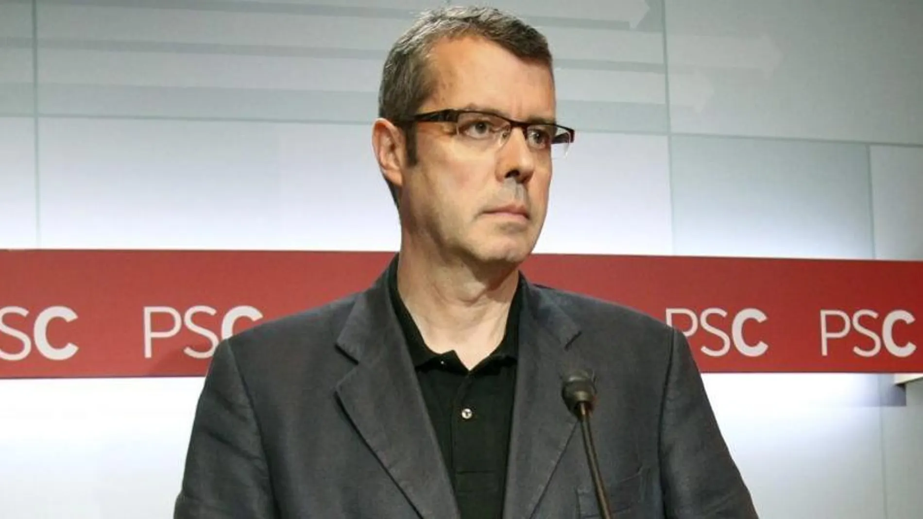 El secretario de Organización del PSC, Esteve Terrades, durante la rueda de prensa que ha ofrecido en Barcelona