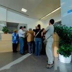 Se considera hiperfrecuentadores a los que utilizan los servicios de Medicina y Enfermería de Atención Primaria por encima del estándar de alta frecuentación (más de 16 visitas al año)