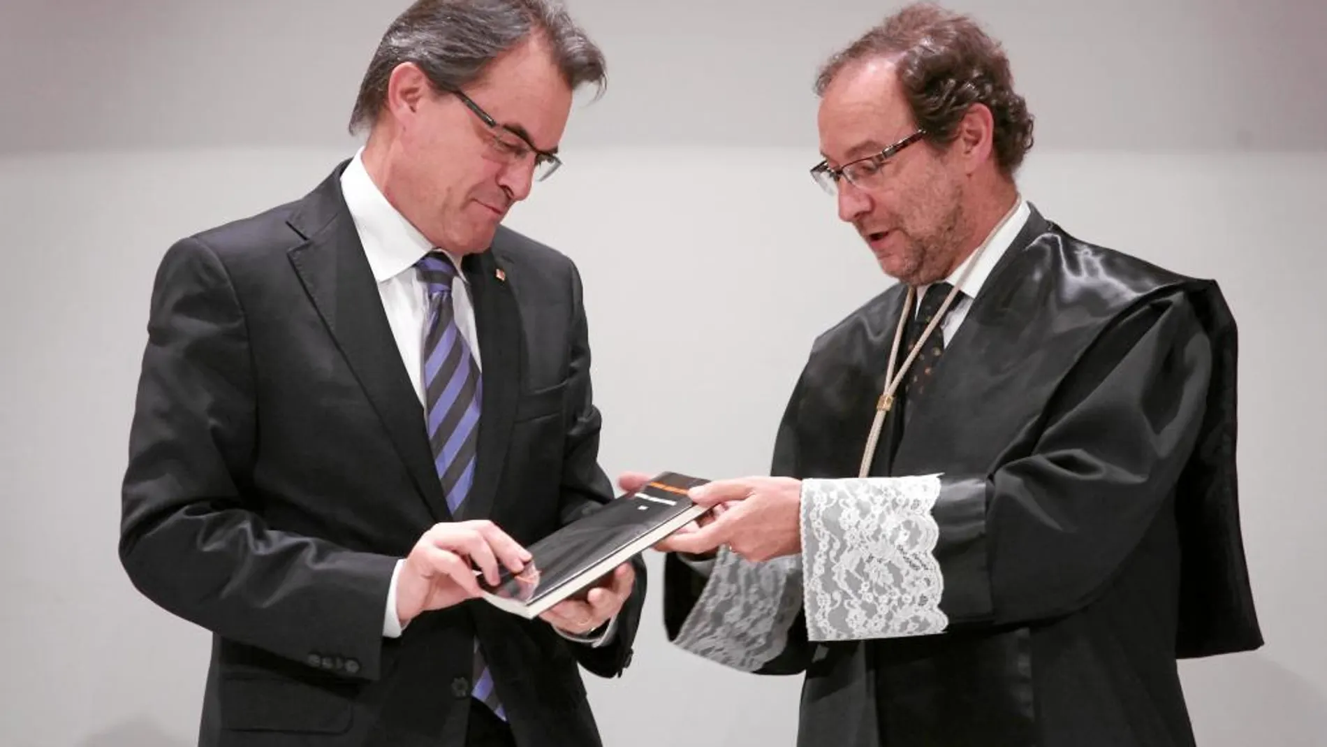 Artur Mas recibió ayer la memoria de actividades de la comisión jurídica asesora de la Generalitat