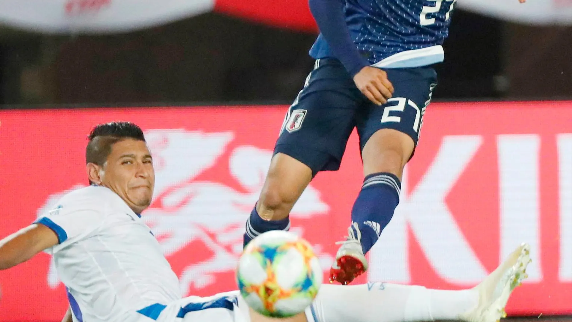 Imagen de Kubo en su debut con la selección absoluta de Japón