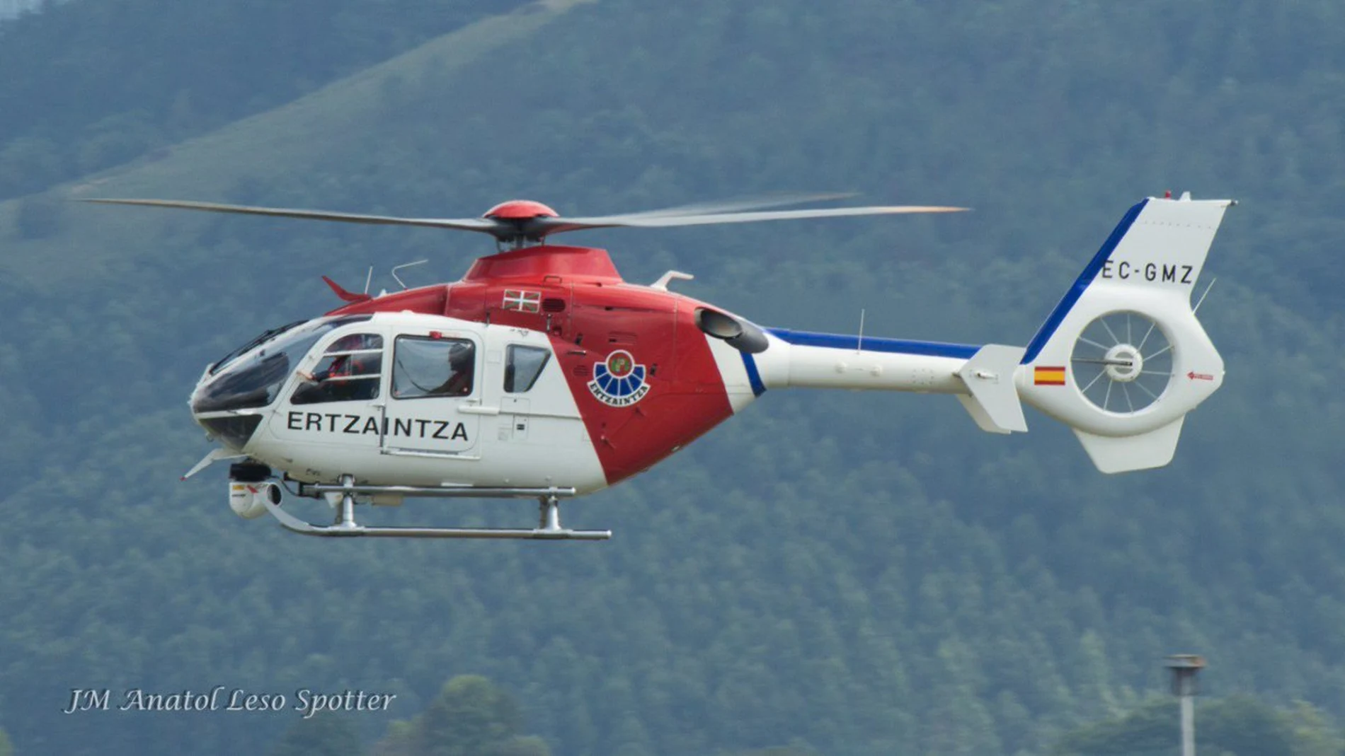 Un helicóptero de la Ertzaintza ha rescatado los cuerpos/@ertzaintzaEJGV