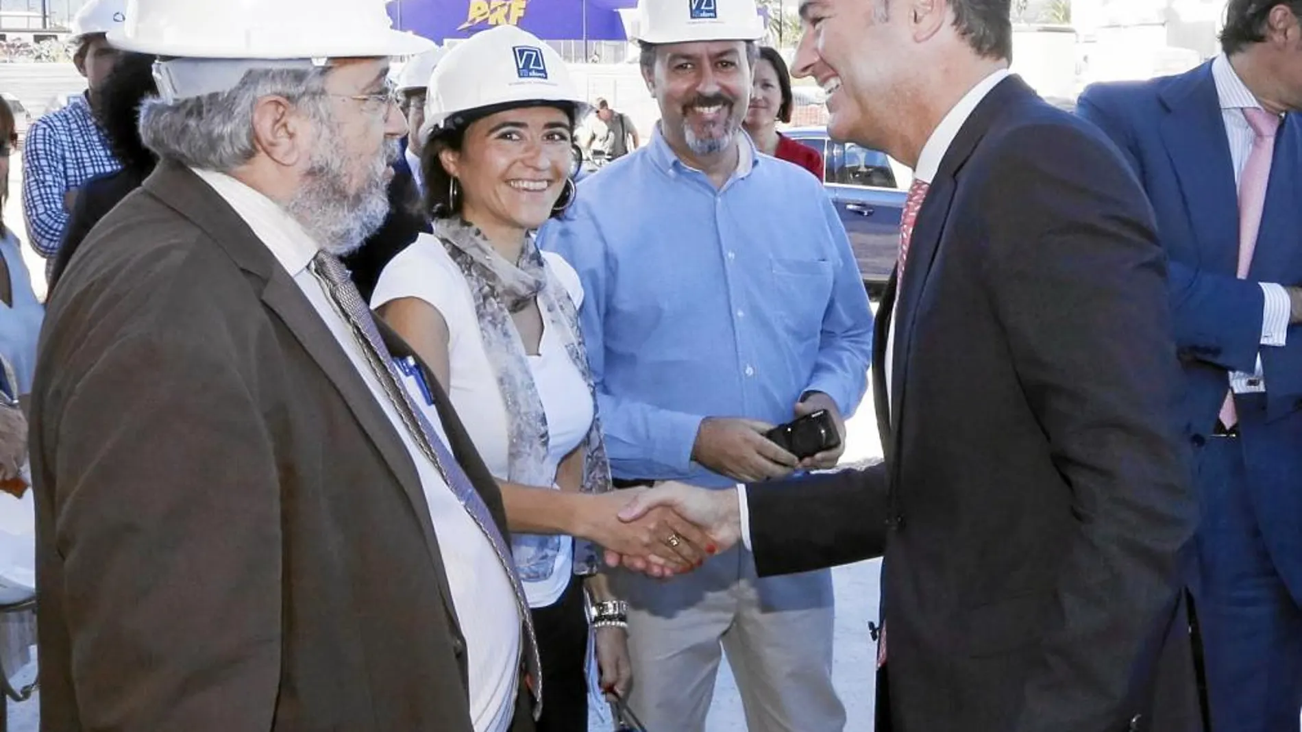 El jefe del Consell, Alberto Fabra, ayer en el Hospital de Gandia