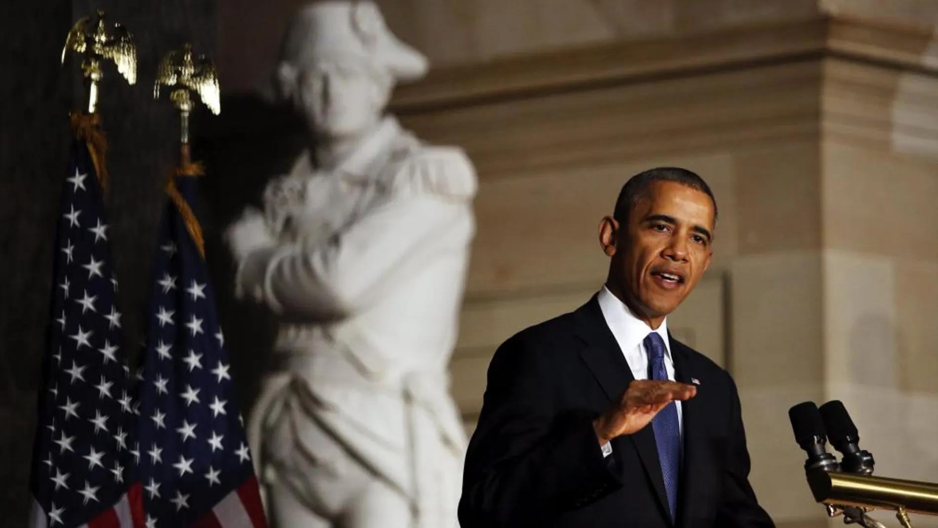 El presidente de Estados Unidos, Barack Obama, da un discurso durante una ceremonia en memoria del expresidente demócrata de la Cámara Baja de EEUU Thomas Foley en el Capitolio, en Washington DC (Estados Unidos) el 29 de octubre de 2013.